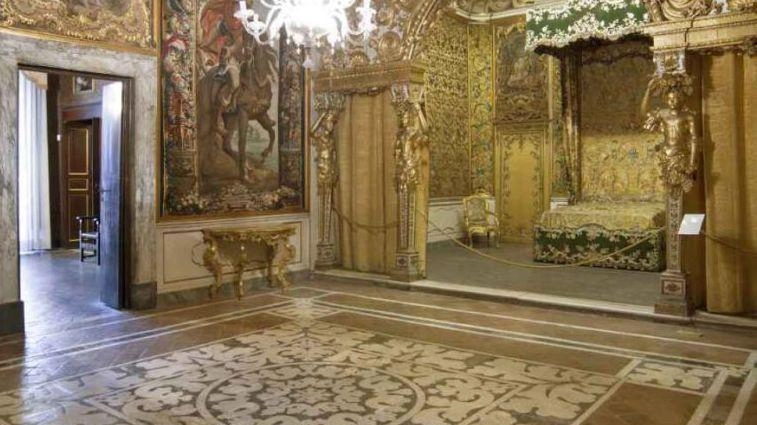 L’alcova, o Camera degli sposi, meraviglioso esempio di barocco, una delle stanze più suggestive del Museo Nazionale di Palazzo Mansi L’alcova, o Camera degli sposi, meraviglioso esempio di barocco, una delle stanze più suggestive del Museo Nazionale di Palazzo Mansi