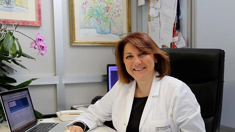 Professionisti di diverse specialistiche sanitarie a confronto per condividere informazioni scientifiche su alimentazione, corretti stili di vita e salute. Questo... Professionisti di diverse specialistiche sanitarie a confronto per condividere informazioni scientifiche su alimentazione, corretti stili di vita e salute. Questo...