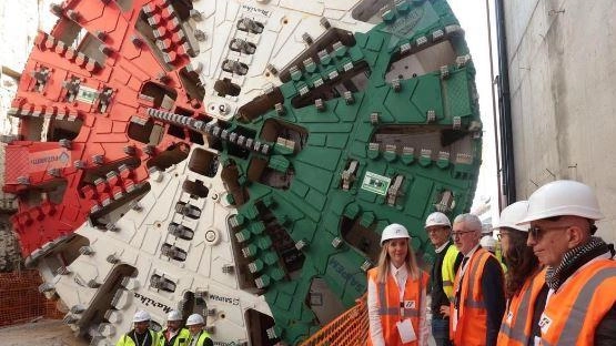La fresa pesa 1470 tonnellate, è lunga 112 metri, e con un diametro di scavo pari a 9. Porta il nome della figlia del direttore dei lavori. di Salvatore Vella La fresa pesa 1470 tonnellate, è lunga 112 metri, e con un diametro di scavo pari a 9. Porta il nome della figlia del direttore dei lavori. di Salvatore Vella