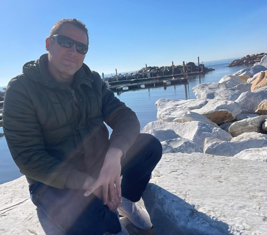 Un fischio per Lorenzo . L’omaggio dei bagnini per ricordare il collega morto in un incidente Un fischio per Lorenzo . L’omaggio dei bagnini per ricordare il collega morto in un incidente