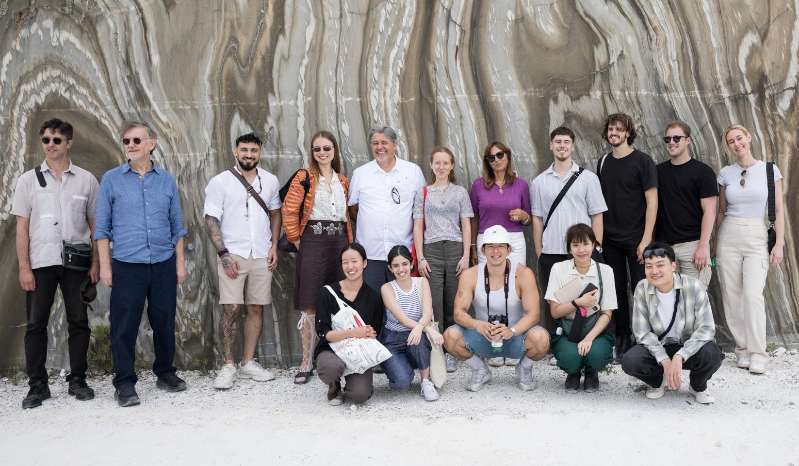 In cava per conoscere il marmo. Architetti da tutto il mondo ospiti del master di Fum Academy In cava per conoscere il marmo. Architetti da tutto il mondo ospiti del master di Fum Academy