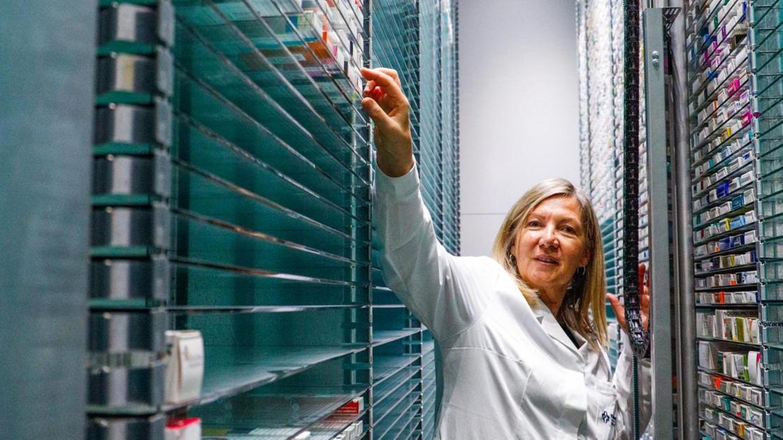 https://www.lanazione.it/image-service/view/acePublic/alias/contentid/NzI2ZDg1ODMtMDE3Mi00/0/il-nuovo-commesso-e-un-robot-piu-veloce-la-consegna-dei-farmaci.jpeg?f=16:9&w=1200&h=630