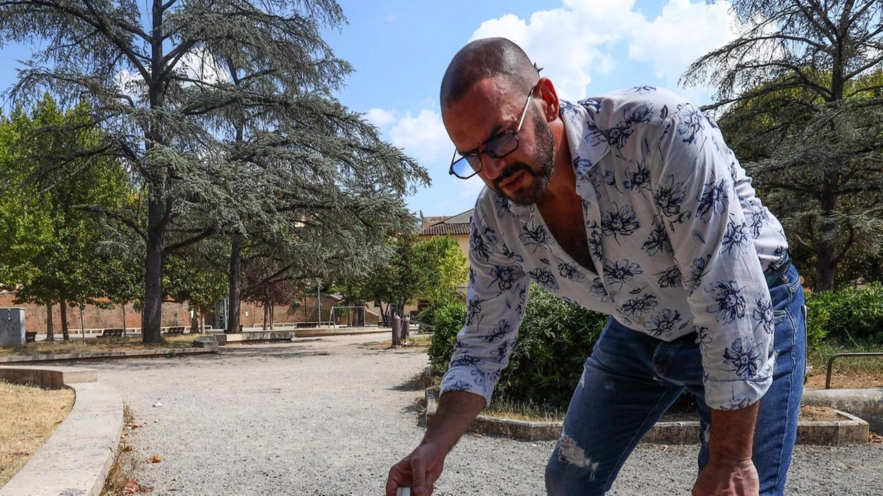 Fiore era intervenuto la scorsa settimana per sedare una rissa in piazza . Fiore era intervenuto la scorsa settimana per sedare una rissa in piazza .