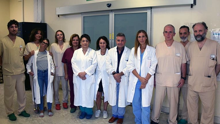 L’équipe multidisciplinare della Neurochirurgia, con i professionsiti dell’Anestesia e rianimazione neurochirurgica, insieme ai due coordinatori, la dottoressa Tarantino e il professor Chibbaro