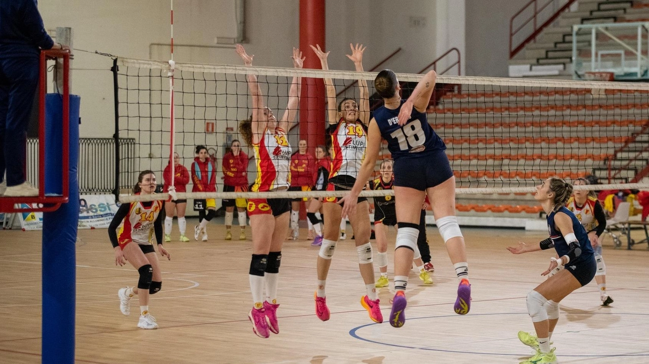 Pallavolo Follonica in crisi: terza sconfitta consecutiva contro Montebianco Volley