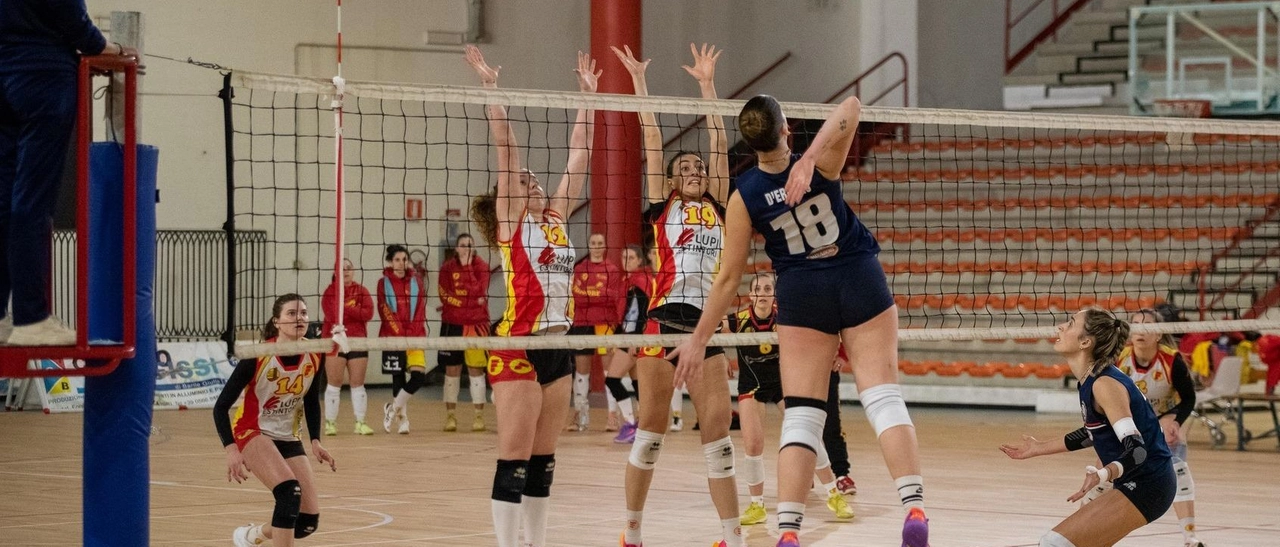 Pallavolo Follonica in crisi: terza sconfitta consecutiva contro Montebianco Volley