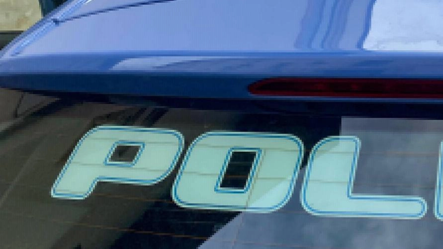 La Polizia ha fermato tre albanesi accusati di ricettazione e di almeno tre furti in abitazione nell‘ultimo mese. Uno di... La Polizia ha fermato tre albanesi accusati di ricettazione e di almeno tre furti in abitazione nell‘ultimo mese. Uno di...