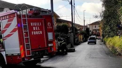 I tir si sono incastrati all’imbocco di via delle Molina, bloccando il traffico