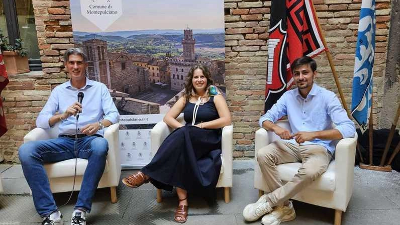 Il sindaco Michele Angiolini, la reggitrice Irene Bettollini, il consigliere Gianluca Fè Il sindaco Michele Angiolini, la reggitrice Irene Bettollini, il consigliere Gianluca Fè