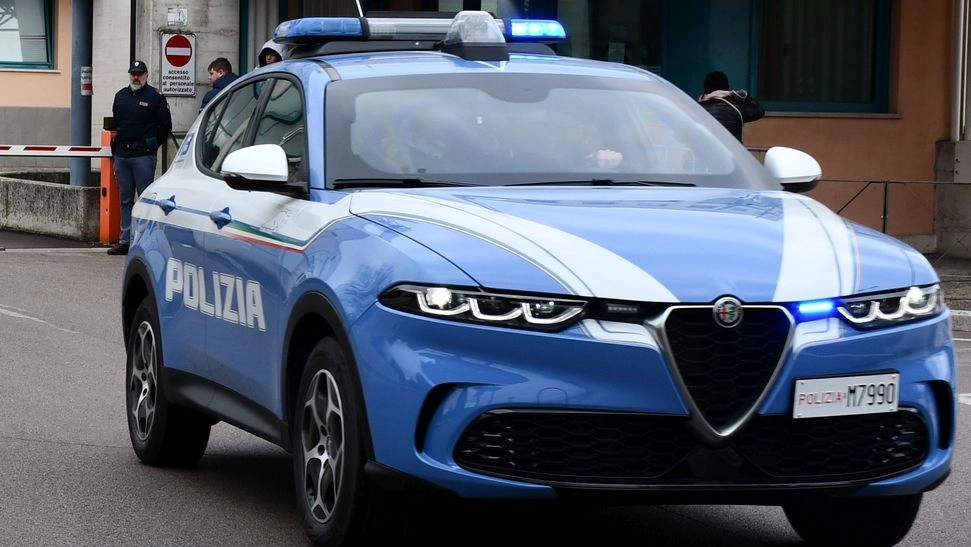 La polizia alla fine ha bloccato l’uomo La polizia alla fine ha bloccato l’uomo