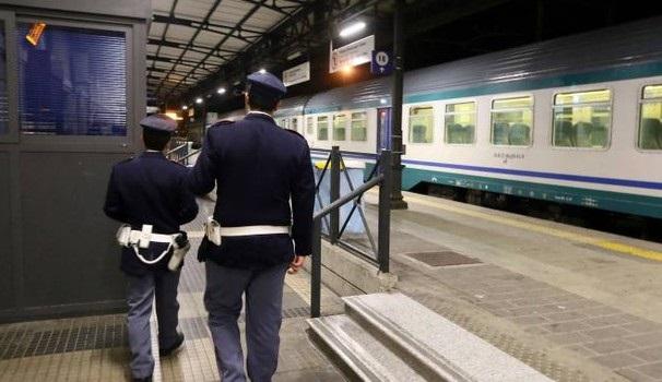 Torre del Lago, 34enne ferito dal treno mentre attraversa i binari di corsa. Disagi sulla Pisa-La Spezia