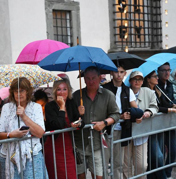 La pioggia guasta la festa. Tanta gente in Processione ma pochi lungo il percorso La pioggia guasta la festa. Tanta gente in Processione ma pochi lungo il percorso