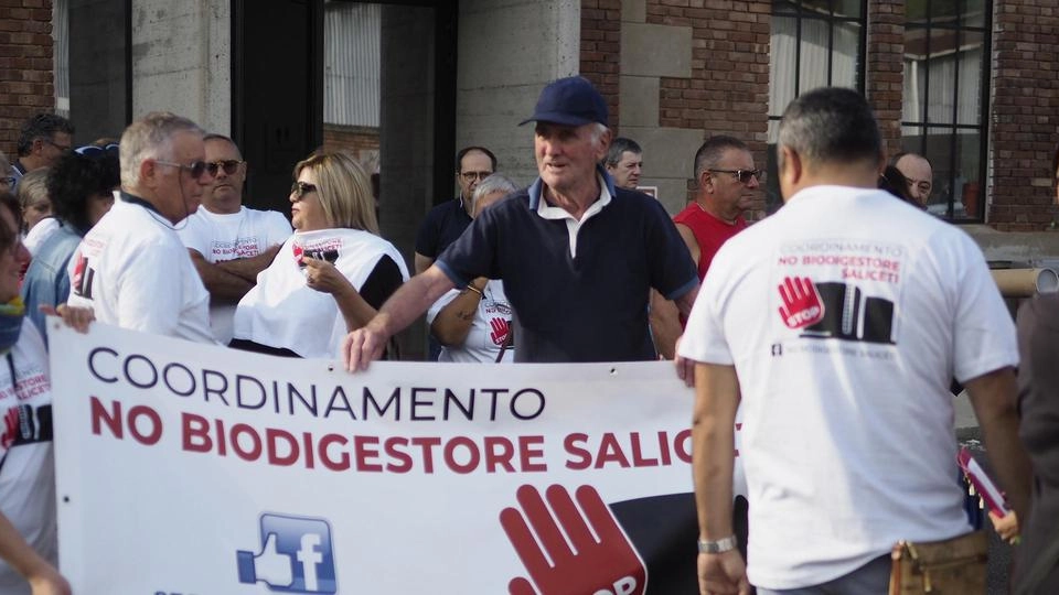 I comitati replicano all’assessore regionale che si è detto soddisfatto per i lavori che procedono "La politica e le amministrazioni sono andate a rimorchio su una decisione presa da Iren". I comitati replicano all’assessore regionale che si è detto soddisfatto per i lavori che procedono "La politica e le amministrazioni sono andate a rimorchio su una decisione presa da Iren".