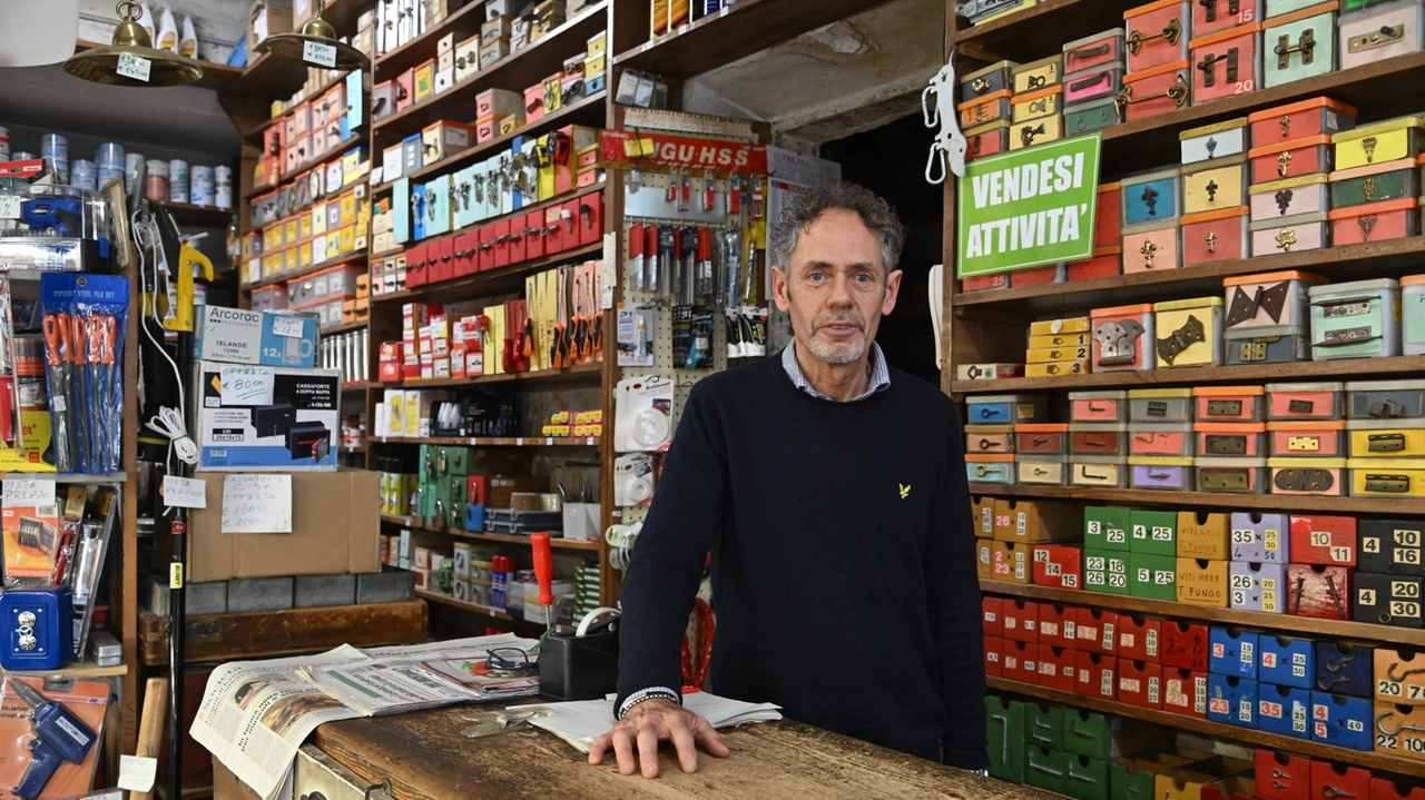 Fabrizio Marlia co-titolare insieme a Roberto Barsanti della Ferramenta in via San Paolino che chiuderà a ottobre Fabrizio Marlia co-titolare insieme a Roberto Barsanti della Ferramenta in via San Paolino che chiuderà a ottobre