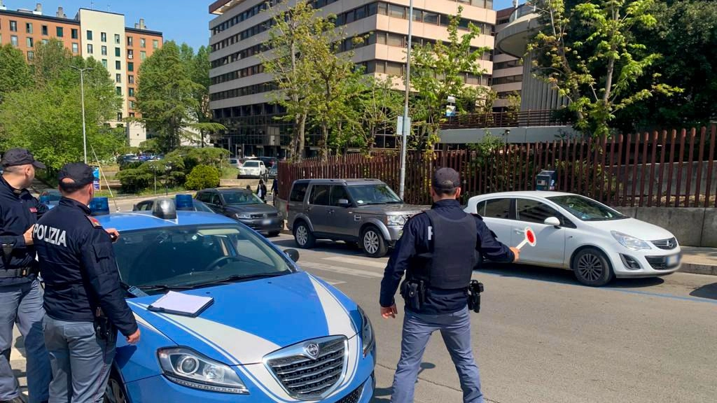 E' dovuta intervenire la polizia E' dovuta intervenire la polizia