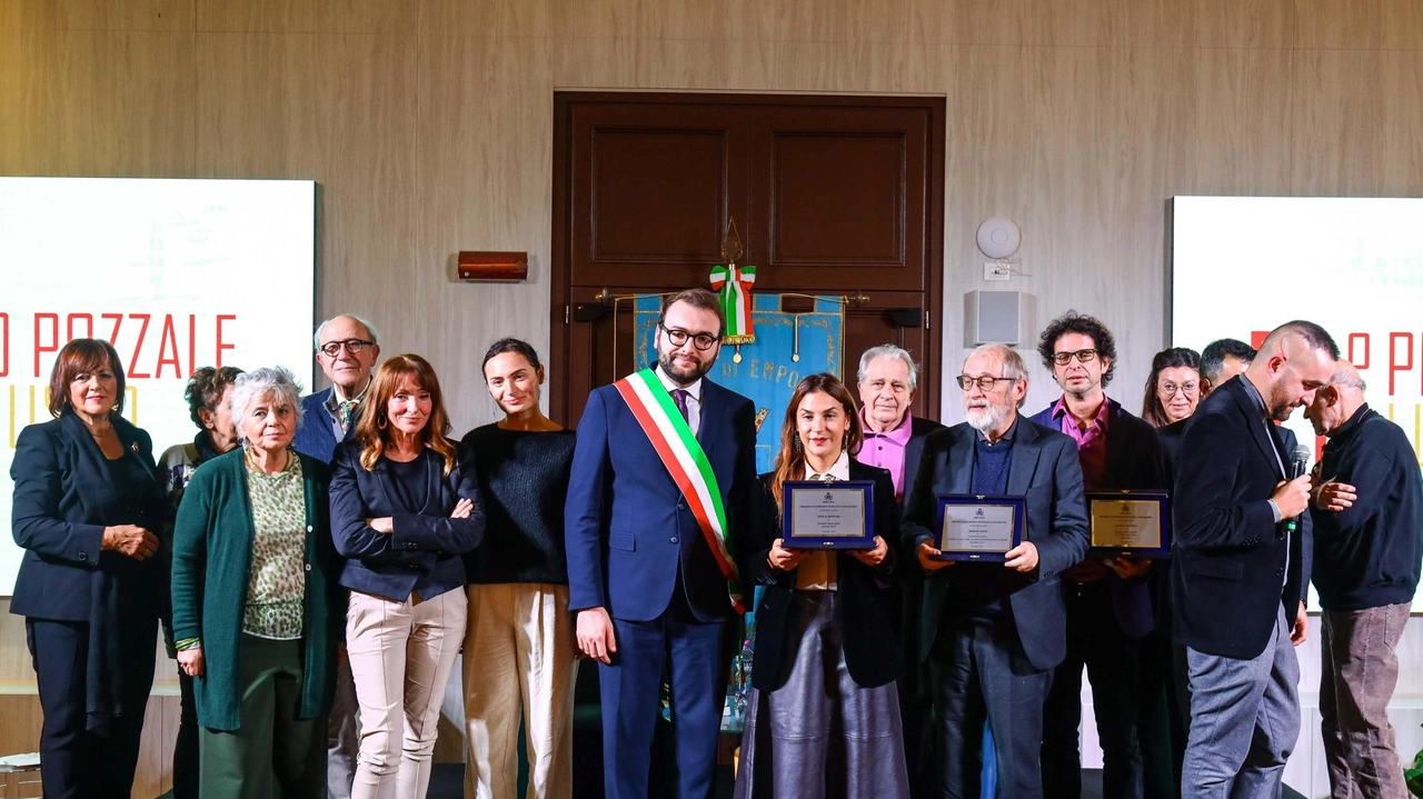 Il sindaco Alessio Mantellassi con l’assessore Matteo Bensi sul palco Il sindaco Alessio Mantellassi con l’assessore Matteo Bensi sul palco