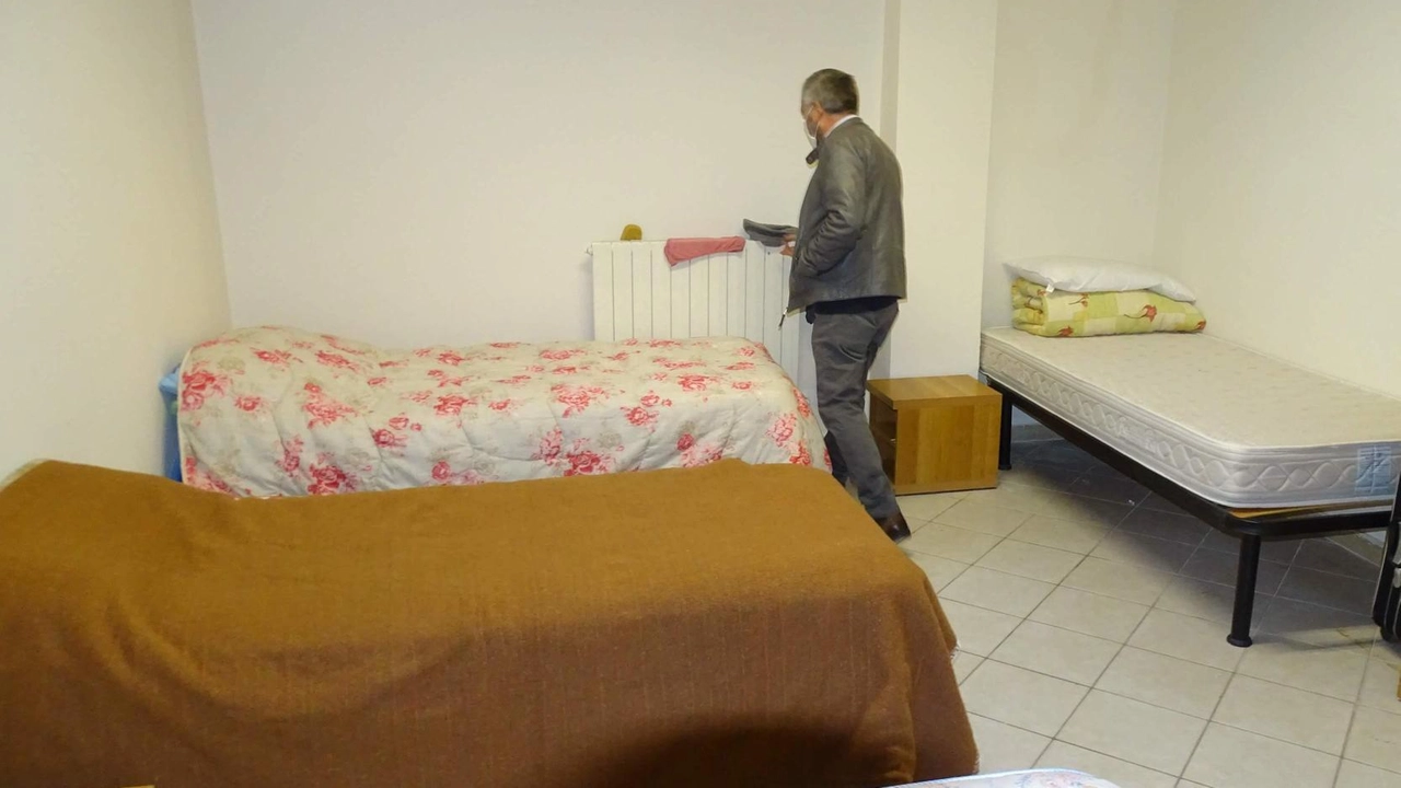 Il dormitorio di via Cavallotti è un porto sicuro dove vengono accolte le persone. che non hanno un tetto sotto cui dormire Il dormitorio di via Cavallotti è un porto sicuro dove vengono accolte le persone. che non hanno un tetto sotto cui dormire