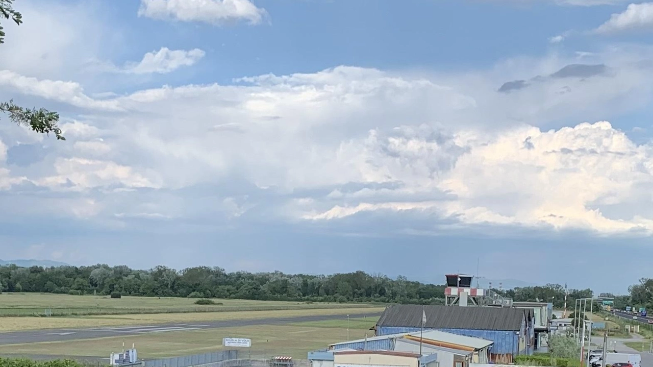 Nella foto d’archivio una veduta dell’aeroporto di Tassignano. I giudici amministrativi del Tar hanno accolto il ricorso dei residenti