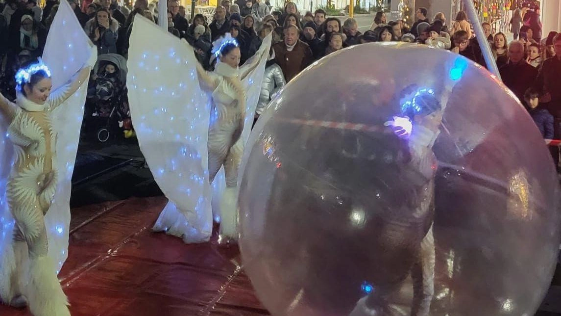 Durante i weekend sono previsti anche quest’anno spettacoli itineranti tra cui non mancheranno i tradizionali concerti gospel in strada Durante i weekend sono previsti anche quest’anno spettacoli itineranti tra cui non mancheranno i tradizionali concerti gospel in strada