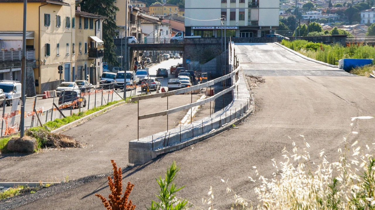 Il cantiere ieri non è partito, nuovo stop per l’ultima fase dei lavori alla rampa che da via di Sotto porterà al ponte sull’Arno (fotoGermogli) Il cantiere ieri non è partito, nuovo stop per l’ultima fase dei lavori alla rampa che da via di Sotto porterà al ponte sull’Arno (fotoGermogli)