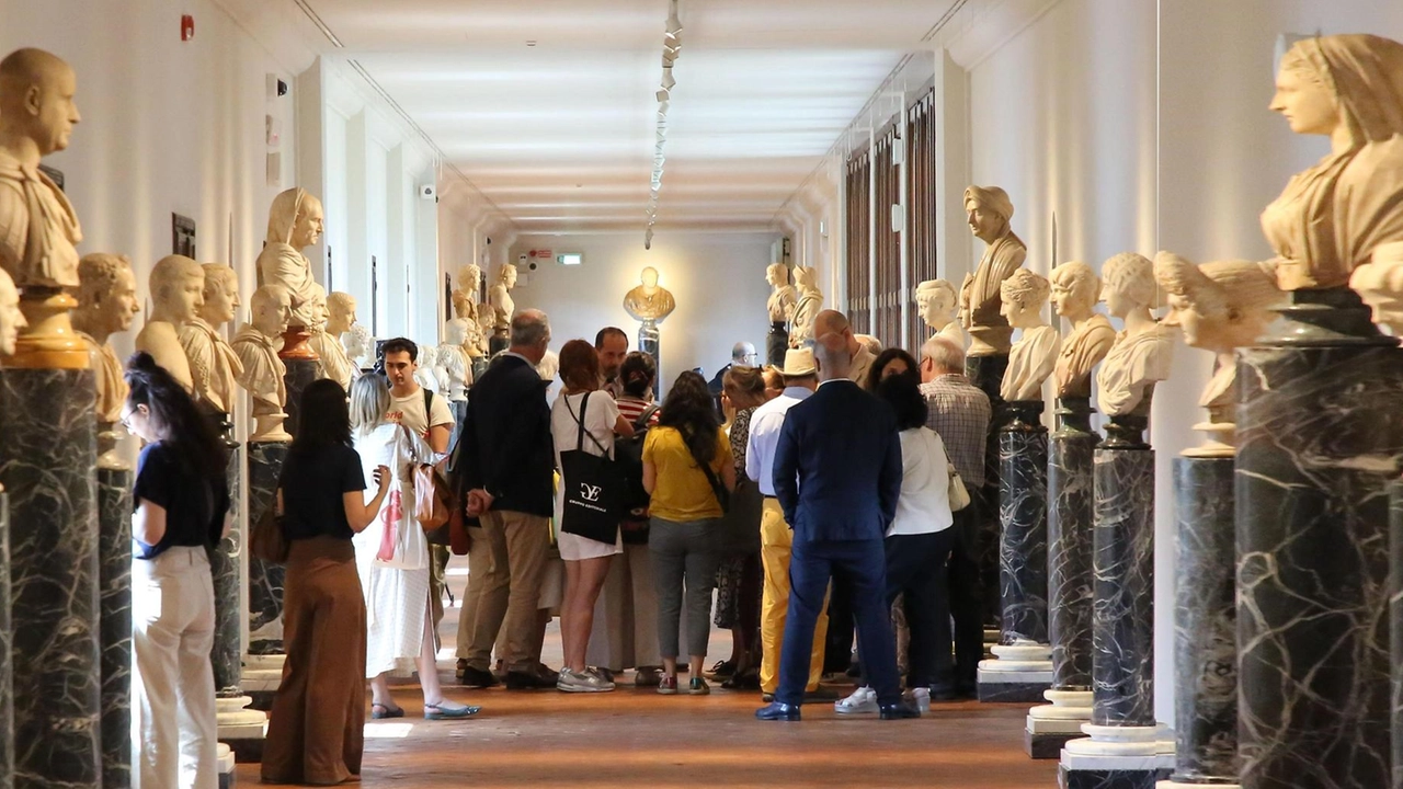 Il tratto sopra Ponte Vecchio si popola di capolavori della ritrattistica d’epoca imperiale. Il direttore Verde: "Un nuovo capitolo nella valorizzazione del patrimonio delle Gallerie".