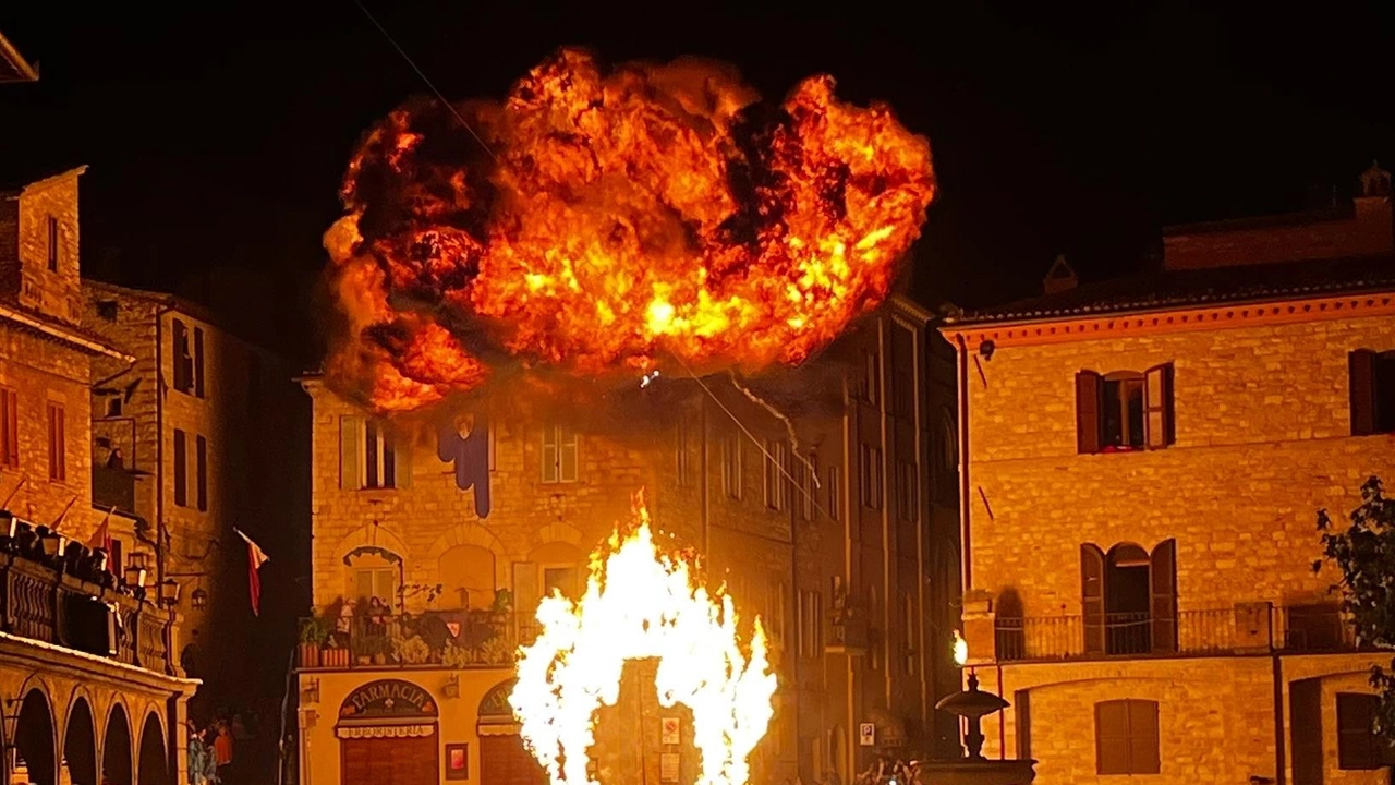 Uno degli spettacoli legati al Calendimaggio: Assisi si prepara per la prossima edizione ma cresce la richiesta di novità nel programma Uno degli spettacoli legati al Calendimaggio: Assisi si prepara per la prossima edizione ma cresce la richiesta di novità nel programma