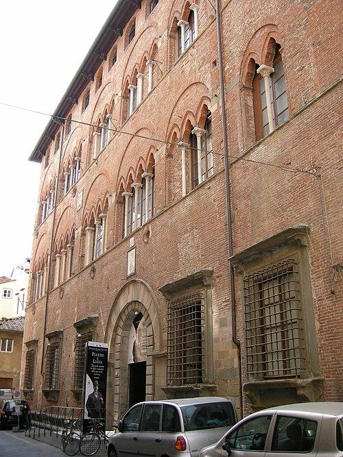A Lucca la mostra sulle cover d