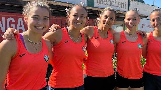 Il Tc Sinalunga si salva in Serie B2 femminile con un pareggio decisivo contro il Park Tennis Club Genova. Il Tc Sinalunga si salva in Serie B2 femminile con un pareggio decisivo contro il Park Tennis Club Genova.