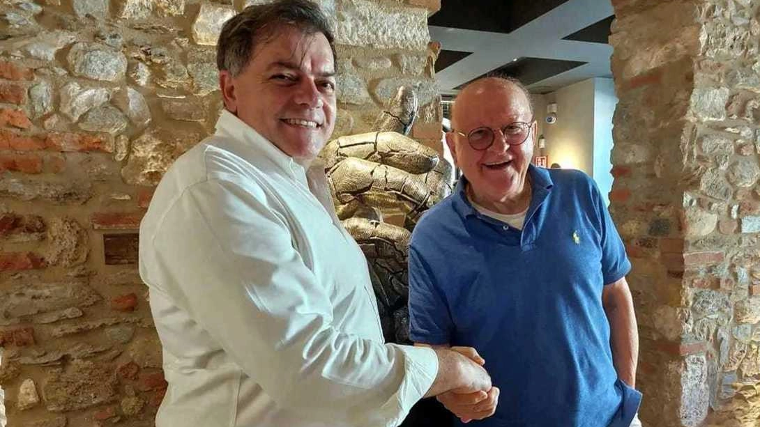 Sempre più personaggi dello spettacolo e dello sport scelgono la costa. Dalla tappa culturale di Dario Ballantini al Musa a quella culinaria di Galliani. . Sempre più personaggi dello spettacolo e dello sport scelgono la costa. Dalla tappa culturale di Dario Ballantini al Musa a quella culinaria di Galliani. .