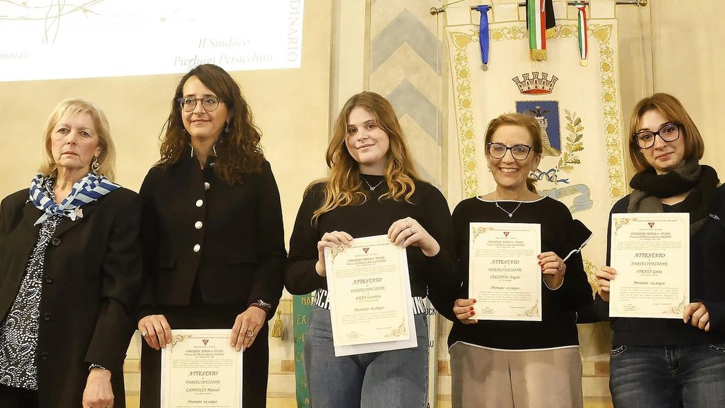 La premiazione degli studenti in Sala Dante La premiazione degli studenti in Sala Dante