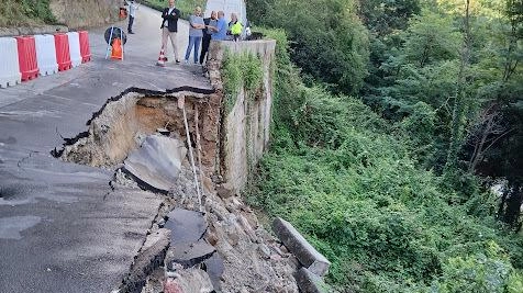 Bloccato il ripristino della frana sulla SP3 a Pietrabuona che prevede ancora il senso unico alternato Bloccato il ripristino della frana sulla SP3 a Pietrabuona che prevede ancora il senso unico alternato