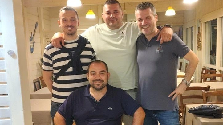 Da sinistra il preparatore dei portieri Riccardo Grassi, il mister Ivan Vatteroni, il ds Eugenio Duranti. Seduto il viceallenatore Lorenzo Salvatori Da sinistra il preparatore dei portieri Riccardo Grassi, il mister Ivan Vatteroni, il ds Eugenio Duranti. Seduto il viceallenatore Lorenzo Salvatori