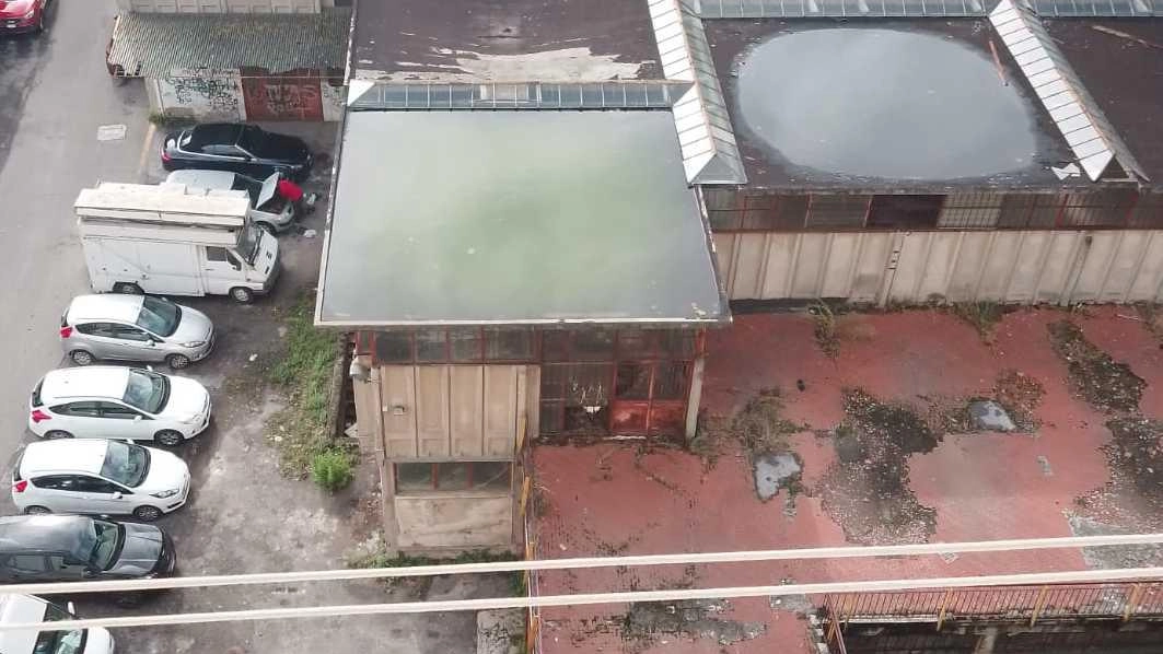 Il mercato coperto di Avenza da decenni nel degrado: il suo recupero è bloccato Il mercato coperto di Avenza da decenni nel degrado: il suo recupero è bloccato