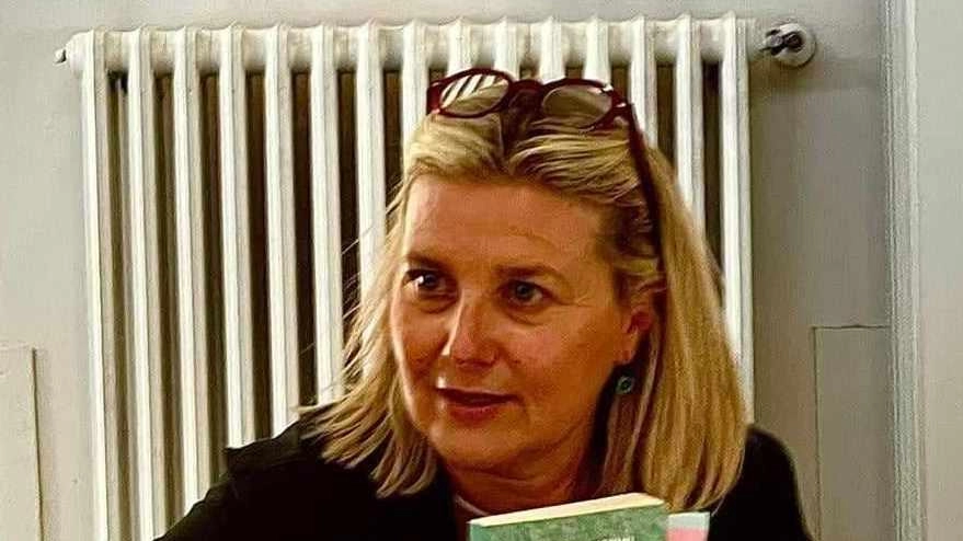 Caterina Benini si mostra sorpresa e soddisfatta per il "Premio Eccellenza" che riceverà a Marina di Massa il 7 settembre per il suo libro "Il Mare Adesso". Il romanzo narra la storia di Rebecca e ha ottenuto consensi crescenti anche a Serravalle e nei dintorni. Caterina Benini si mostra sorpresa e soddisfatta per il "Premio Eccellenza" che riceverà a Marina di Massa il 7 settembre per il suo libro "Il Mare Adesso". Il romanzo narra la storia di Rebecca e ha ottenuto consensi crescenti anche a Serravalle e nei dintorni.