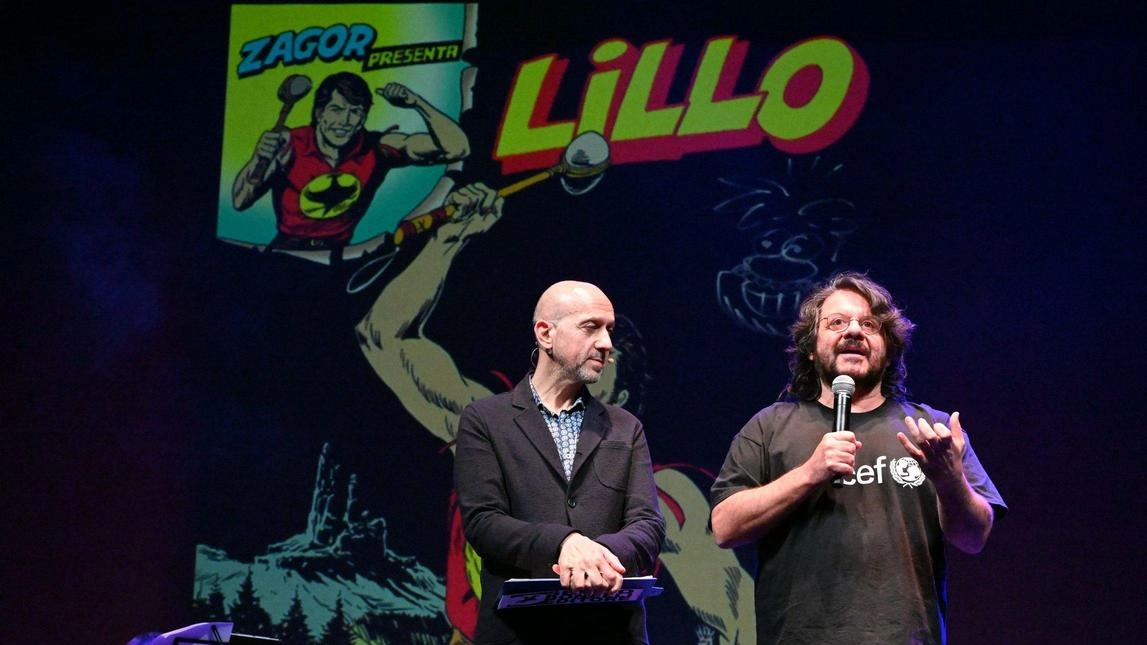 Lillo ospite della Sergio Bonelli Editore al Teatro del Giglio, la copertina di Zagor a lui dedicata (Foto Alcide) Lillo ospite della Sergio Bonelli Editore al Teatro del Giglio, la copertina di Zagor a lui dedicata (Foto Alcide)