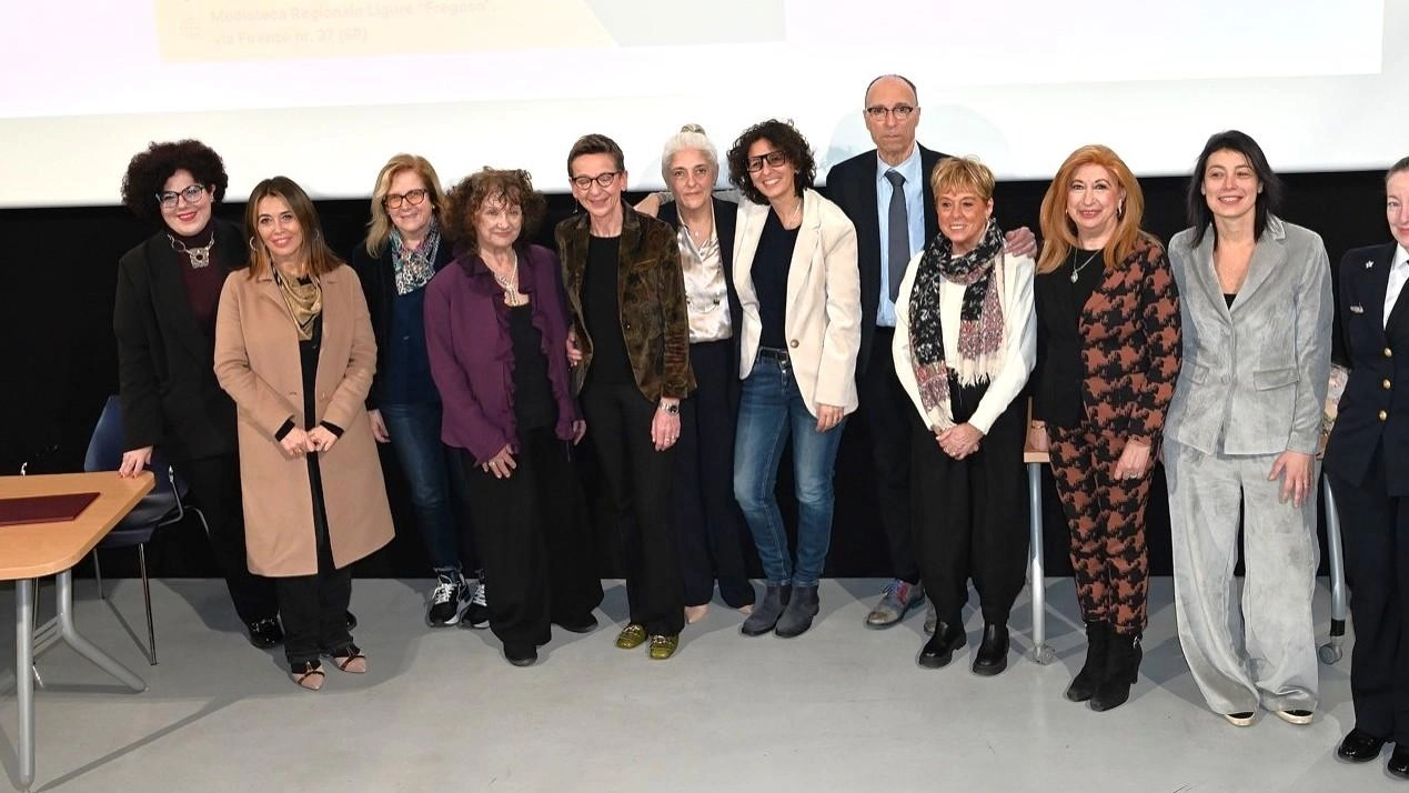Il gruppo della premiazione con il presidente Raggi Il gruppo della premiazione con il presidente Raggi