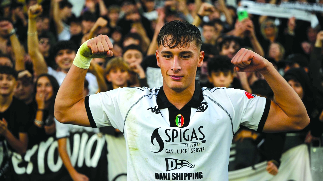 Francesco Pio Esposito, 19 anni, il miglior realizzatore Francesco Pio Esposito, 19 anni, il miglior realizzatore