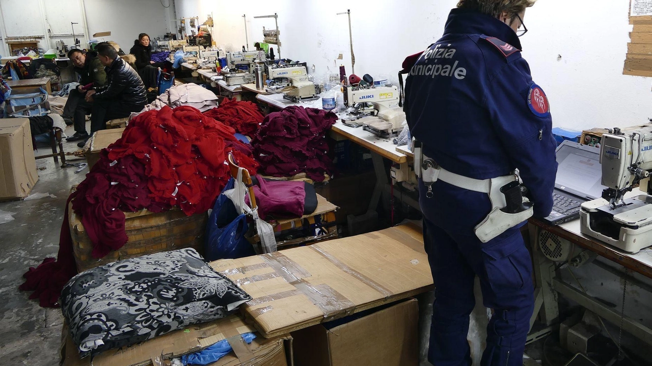 L’analisi della Camera di commercio: il 60% delle aziende nella manifattura non è italiana. A livello generale rappresentano il 35%. Il turnover è al 22% contro il 10% delle ditte gestite da imprenditori locali. L’analisi della Camera di commercio: il 60% delle aziende nella manifattura non è italiana. A livello generale rappresentano il 35%. Il turnover è al 22% contro il 10% delle ditte gestite da imprenditori locali.