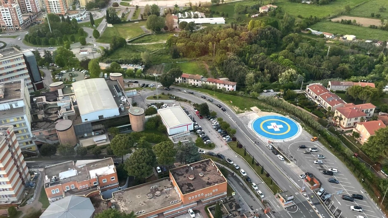 La pista di atterraggio dell’ospedale Santa Maria La pista di atterraggio dell’ospedale Santa Maria