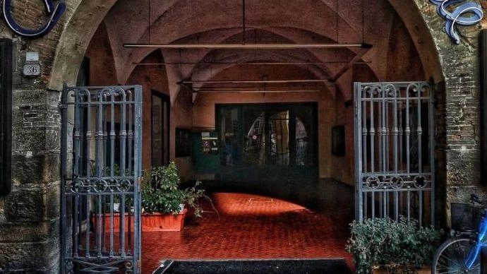 L’ingresso del cinema “Centrale“ come si presentava prima della riqualificazione; a lato, Simone Gialdini L’ingresso del cinema “Centrale“ come si presentava prima della riqualificazione; a lato, Simone Gialdini