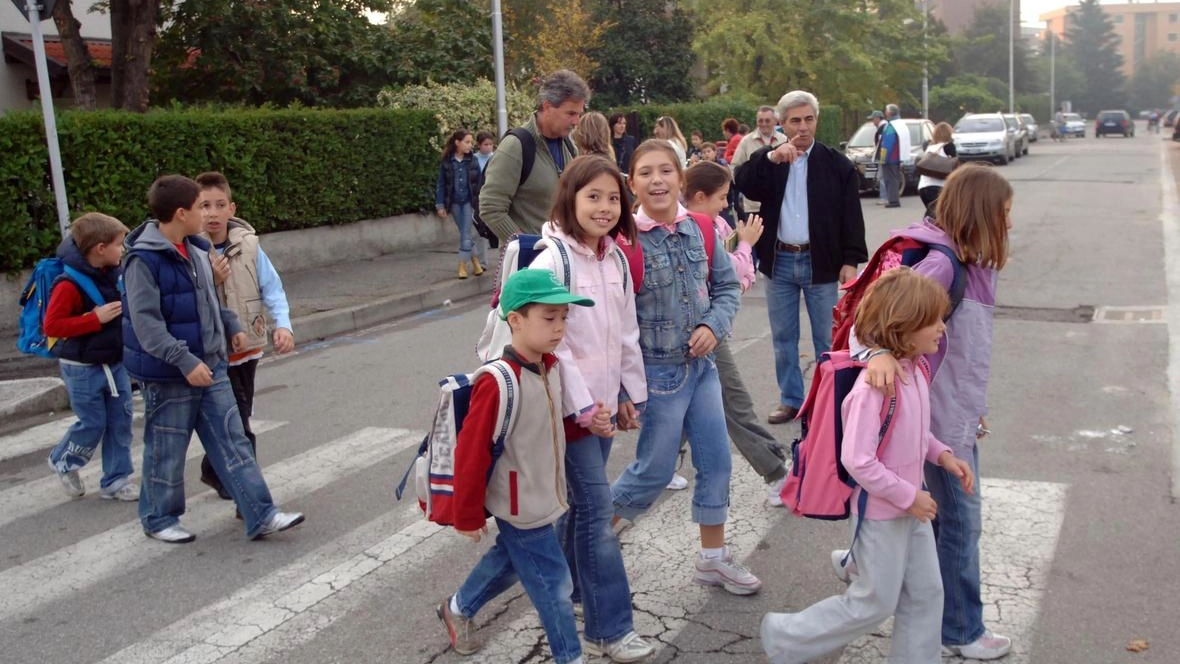 Parte domani a Montemurlo il progetto sperimentale del "Pedibus" per portare i bambini a scuola a piedi, promuovendo la mobilità sostenibile e l'autonomia. Parte domani a Montemurlo il progetto sperimentale del "Pedibus" per portare i bambini a scuola a piedi, promuovendo la mobilità sostenibile e l'autonomia.