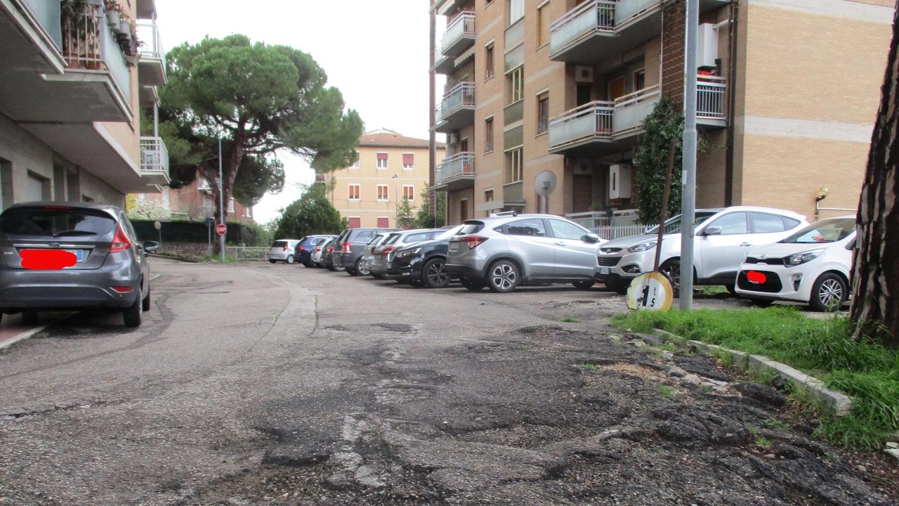 "Via Jacopone da Todi, la strada “gruviera” che Perugia finge di non vedere. Perugia, città d’arte, cultura e... buche". Così...