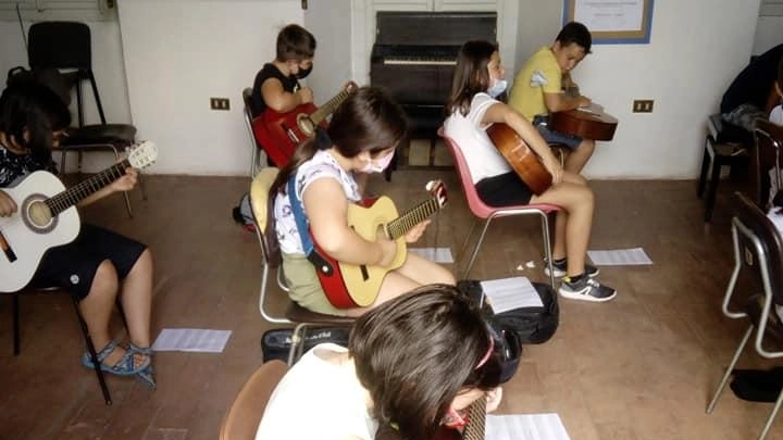 Tra i corsi gratuiti promossi ci sono anche quelli di chitarra classica