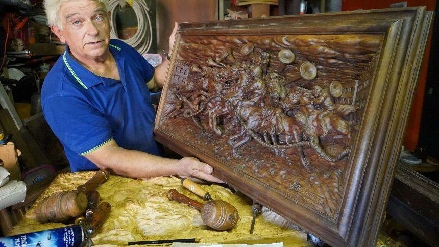 Roberto della Giovampaola, artista nato a Montepulciano, espone le sue opere fino al 18 maggio al Museo della Mezzadria e in seguito al Museo d’Arte Sacra