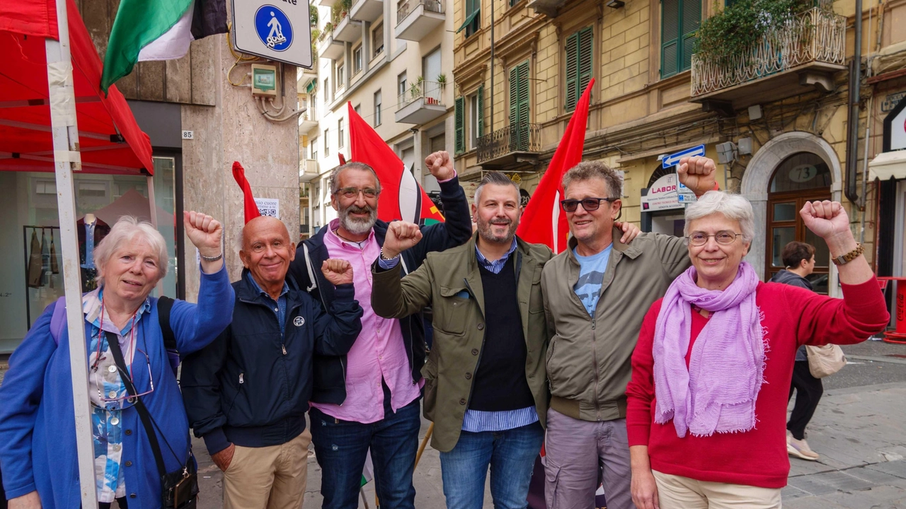 La presentazione del candidato alle regionali. Rollando insieme ai rappresentanti della lista “Per l’Alternativa“ La presentazione del candidato alle regionali. Rollando insieme ai rappresentanti della lista “Per l’Alternativa“