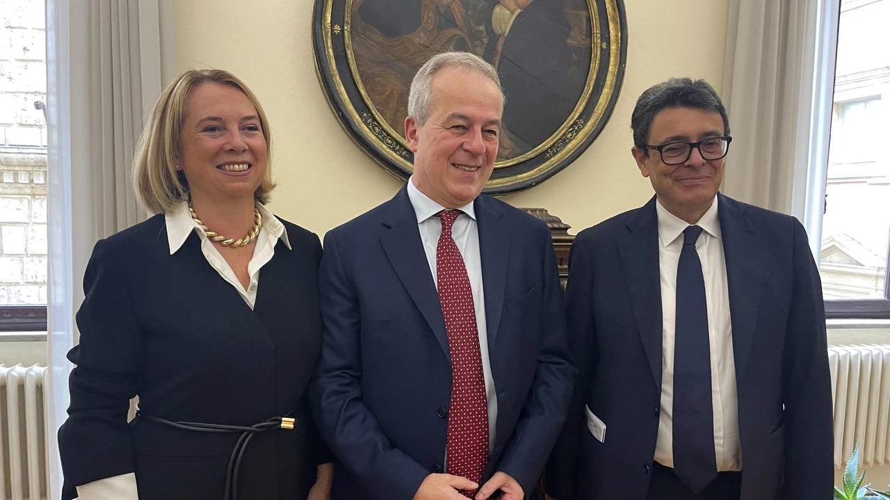 Bright Night, la presenza del presidente del Consiglio superiore di Sanità "Realizzare una struttura in grado di risponde nelle situazioni di emergenza". Bright Night, la presenza del presidente del Consiglio superiore di Sanità "Realizzare una struttura in grado di risponde nelle situazioni di emergenza".