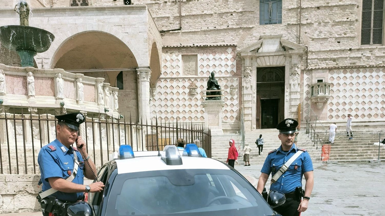 Un ventenne già noto all’Arma si è dato alla fuga in auto provocando un pericoloso inseguimento sulla superstrada E45 in direzione sud Un ventenne già noto all’Arma si è dato alla fuga in auto provocando un pericoloso inseguimento sulla superstrada E45 in direzione sud