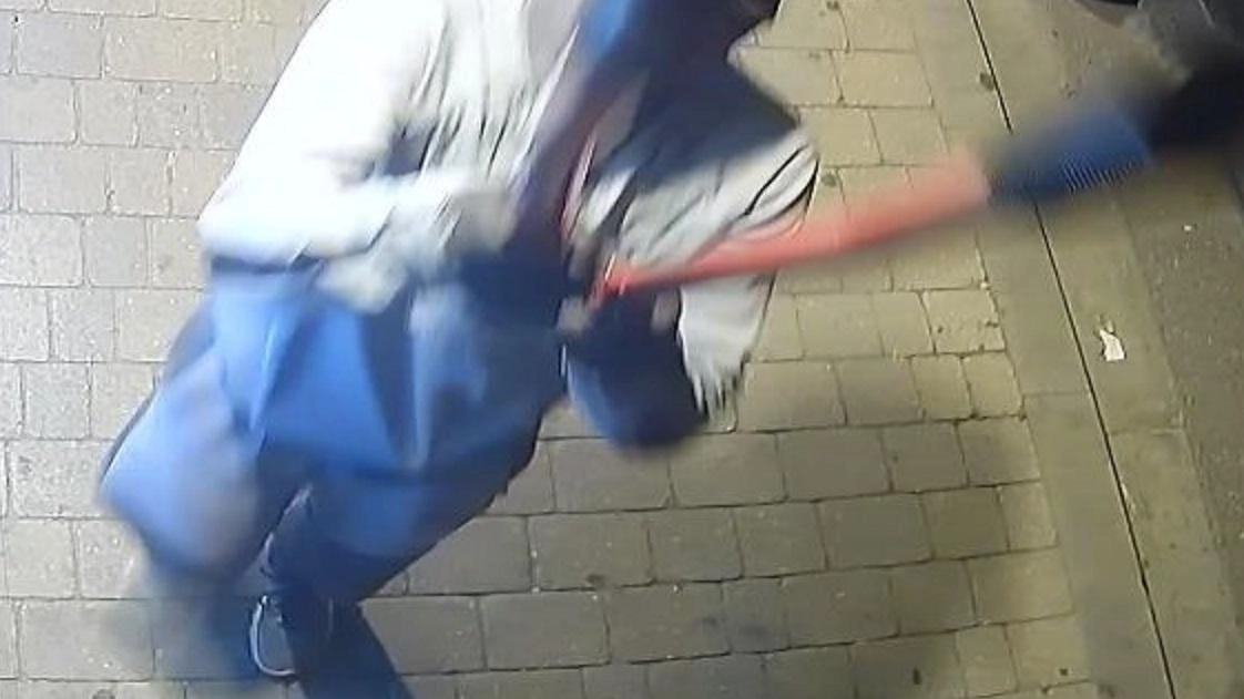 Il furto alle 23.40 di martedì. Il titolare: "Un danno che equivale a un intero anno di lavoro" . Il furto alle 23.40 di martedì. Il titolare: "Un danno che equivale a un intero anno di lavoro" .