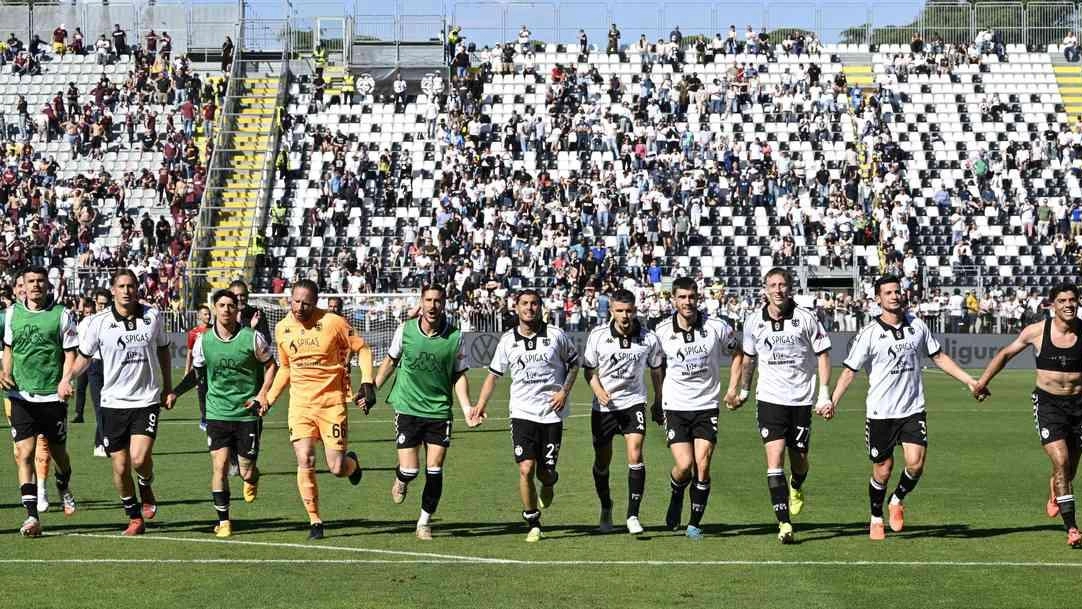 Lo Spezia non molla di un metro. Roberts e Stillitano in tribuna per la vittoria sulla Salernitana. Kouda e Vignali esaltano il Picco