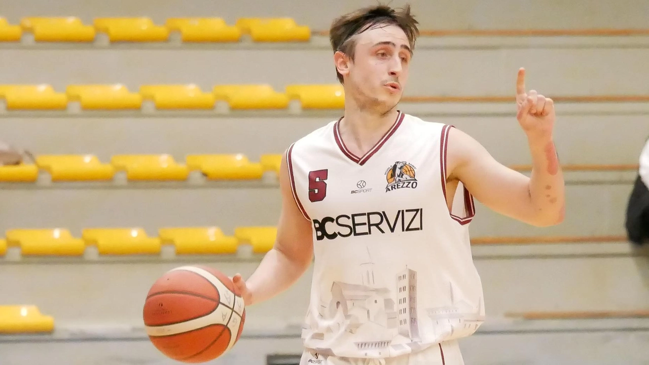 Facundo Toia, playmaker argentino, rinnova con la Scuola Basket Arezzo, pronto a guidare la squadra per un'altra stagione. Facundo Toia, playmaker argentino, rinnova con la Scuola Basket Arezzo, pronto a guidare la squadra per un'altra stagione.
